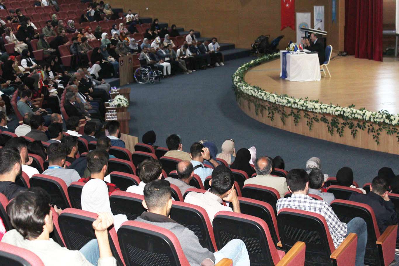 Yusuf Kaplan: Hakikatin olmadığı yerde adalet olmaz Yusuf Kaplan: Hakikatin olmadığı yerde adalet olmaz